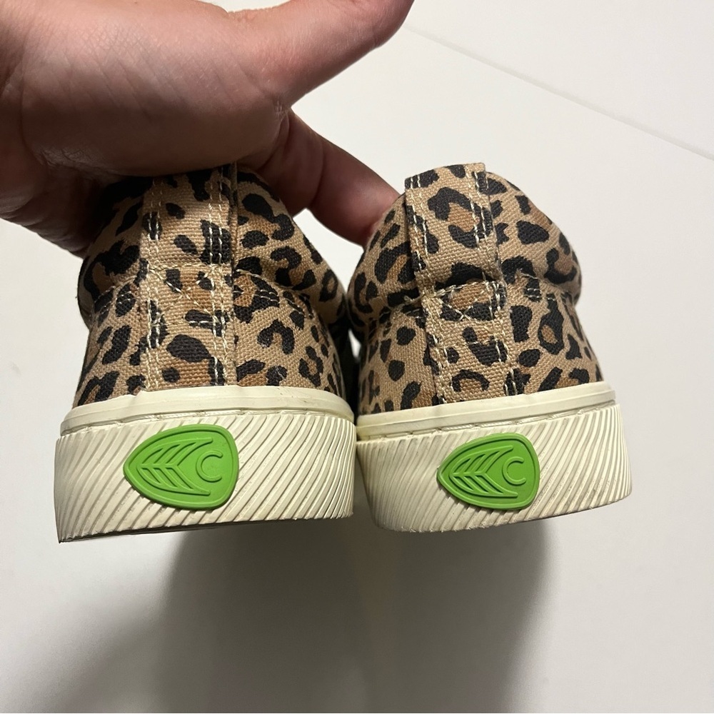Cariuma Slip On Leopard Print Canvas Sneakers Sho… - image 6